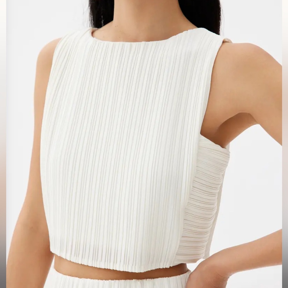 NWT Dez Pleated Boat Neck Crop Top